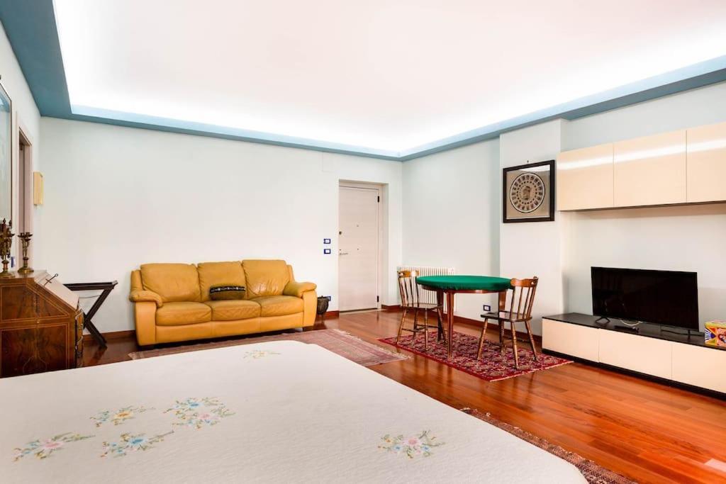 Old Style - Boutique With Terrace In Center Apartment